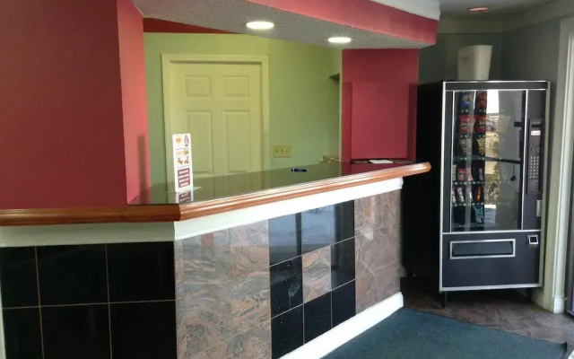 photo 2 of Crossroads Inn
