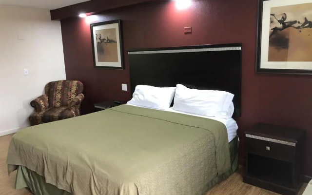 photo 3 of Crossroads Inn