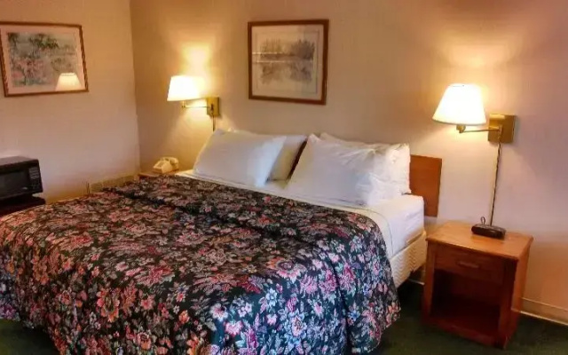 photo 3 of Americas Best Value Inn Marion