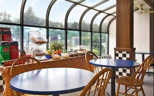 photo 4 of Americas Best Value Inn Marion