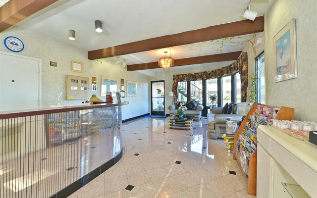 photo 2 of Americas Best Value Inn San Carlos