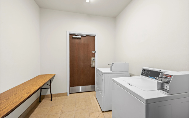 photo 3 of Americas Best Value Inn Somerville