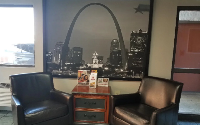 photo 2 of Americas Best Value Inn St. Louis Downtown