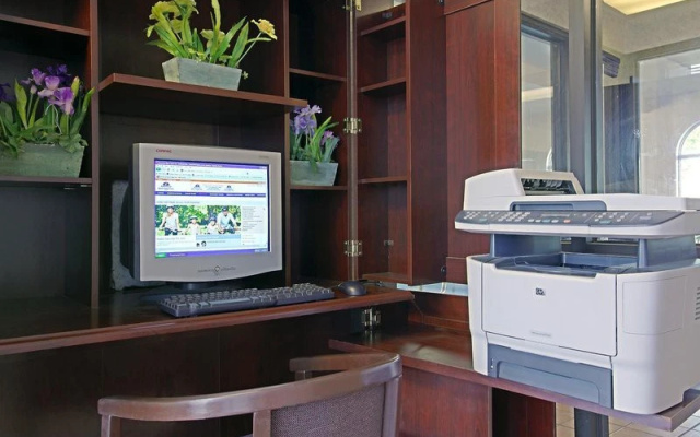 photo 3 of Best Western St. Charles Inn