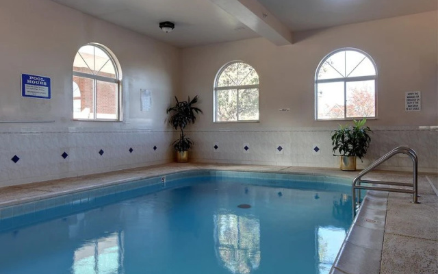 photo 4 of Best Western St. Charles Inn