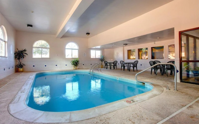 photo 5 of Best Western St. Charles Inn
