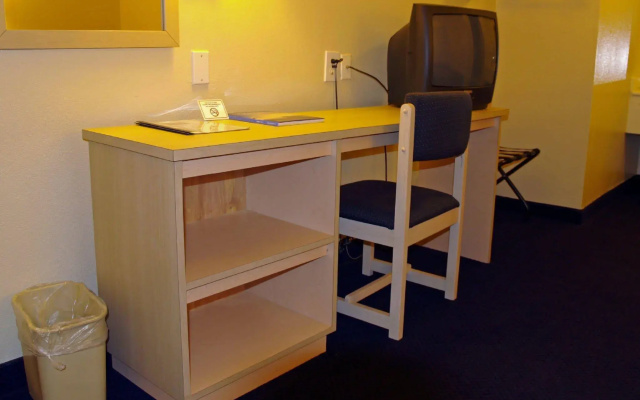 photo 2 of Americas Best Value Inn Wilmington