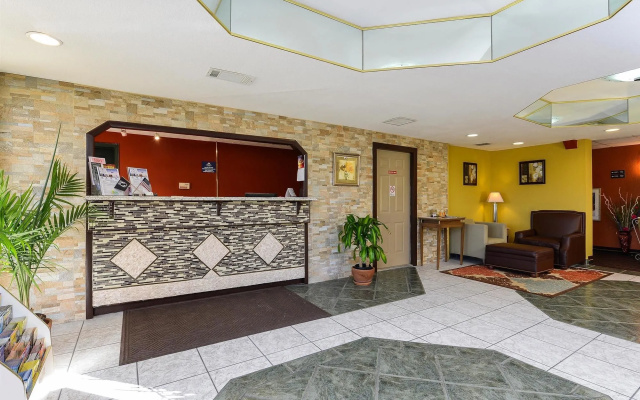photo 2 of Travelodge by Wyndham Winter Haven