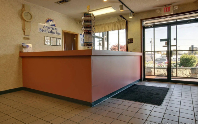 photo 2 of Oyo Hotel St. Louis Lambert Airport