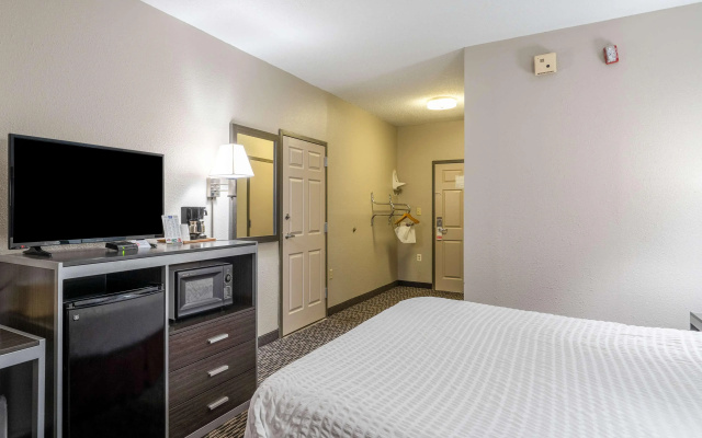 photo 3 of Suburban Studios Chattanooga Northeast - Ooltewah