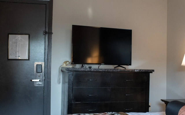 photo 5 of Americas Best Value Inn - Dearborn