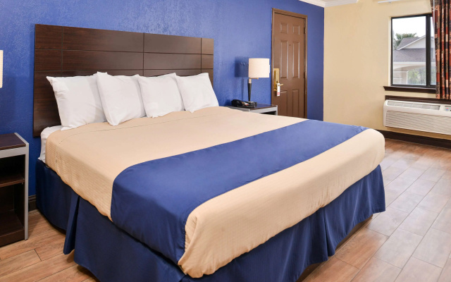 photo 2 of Americas Best Value Inn Medical Center Downtown