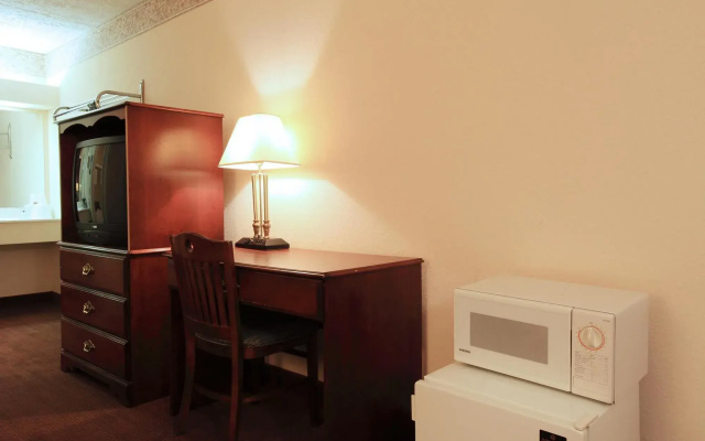 photo 4 of Americas Best Value Inn North Capital