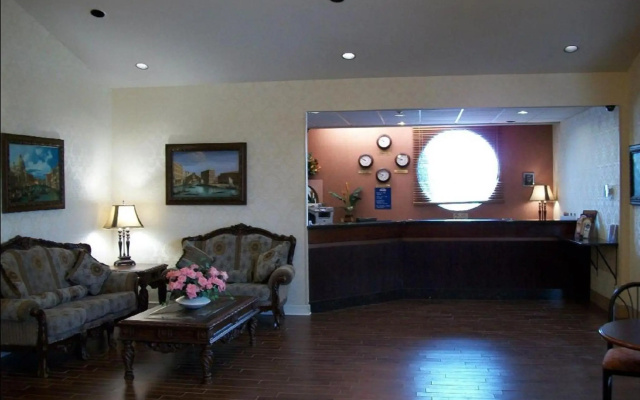 photo 2 of Americas Best Value Inn Romulus Detroit Airport