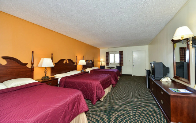 photo 2 of Soudersburg Motel