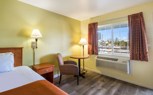 photo 2 of Americas Best Value Inn Santa Rosa, CA