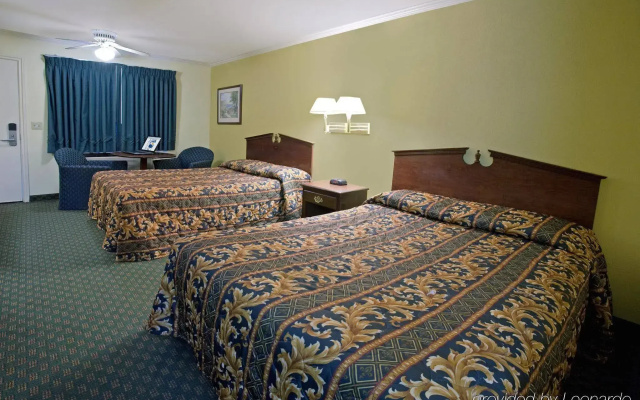 photo 3 of Laguna Inn & Suites