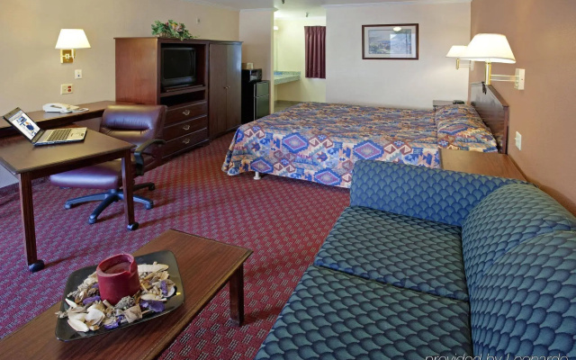 photo 4 of Laguna Inn & Suites