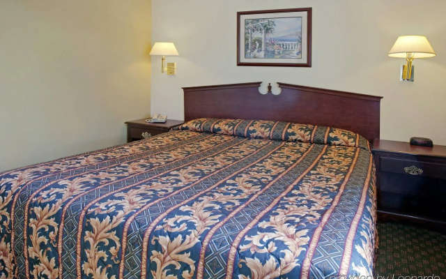 photo 5 of Laguna Inn & Suites