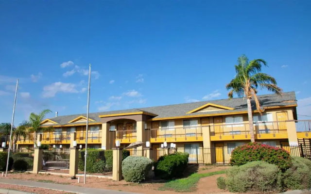 photo 2 of American Inn