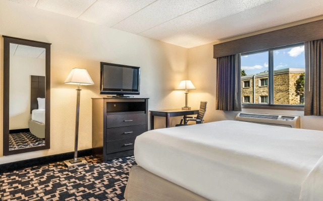 photo 3 of Baymont by Wyndham Bloomington MSP Airport