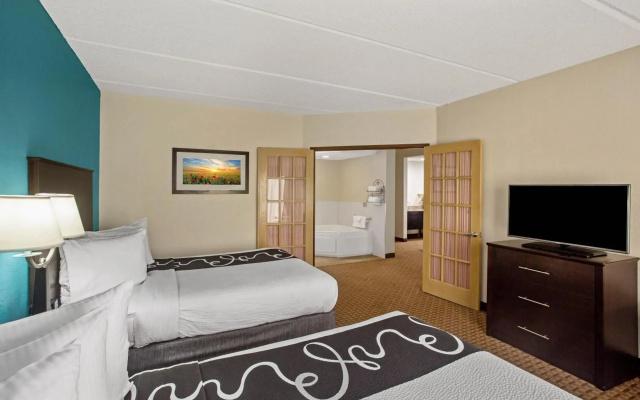 photo 4 of Comfort Inn & Suites Sarasota I75