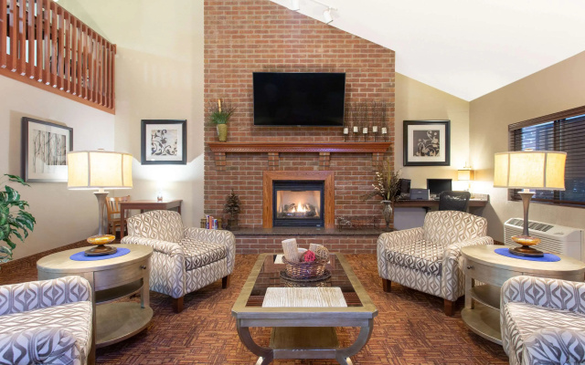photo 3 of AmericInn by Wyndham New London