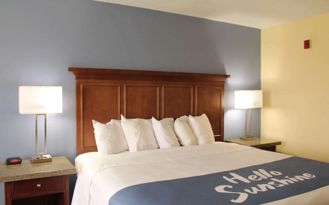 photo 3 of Days Inn by Wyndham Batavia Ohio