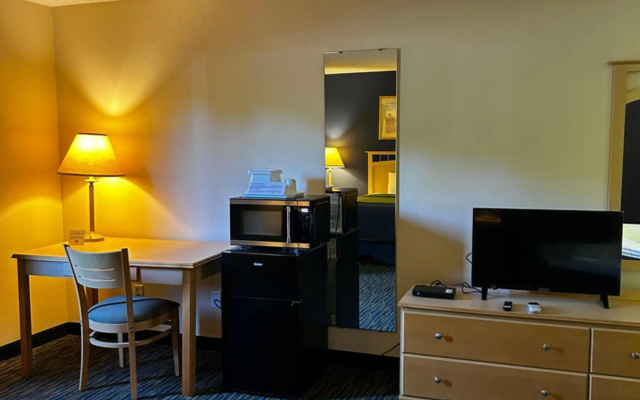 photo 5 of Ameristay Hotel Inn & Suites Waverly