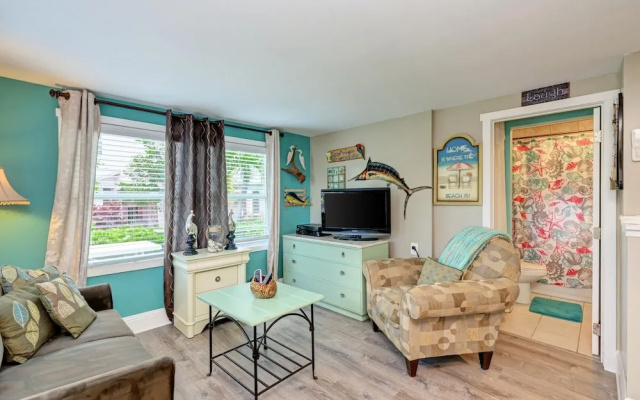 photo 2 of AMI Lighthouse Cottage-one Minute Walk To The Beach-keyless Locks