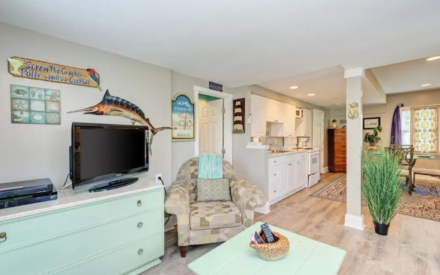 photo 3 of AMI Lighthouse Cottage-one Minute Walk To The Beach-keyless Locks