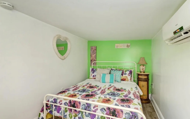 photo 4 of AMI Lighthouse Cottage-one Minute Walk To The Beach-keyless Locks