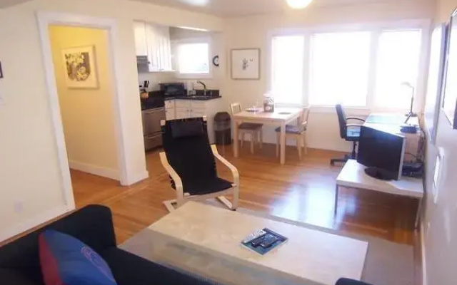 photo 4 of Russian Hill Apartment