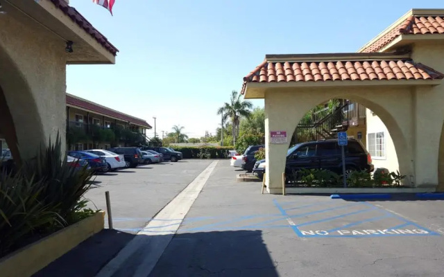 photo 3 of Anaheim Astoria Inn And Suites