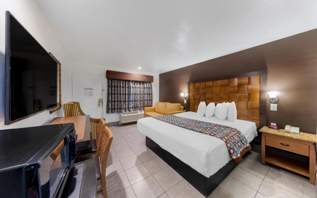 photo 3 of Anaheim Discovery Inn & Suites