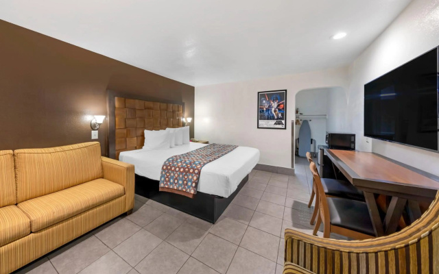 photo 4 of Anaheim Discovery Inn & Suites