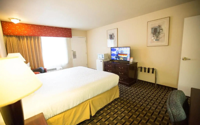 photo 3 of Queens Inn Anaheim