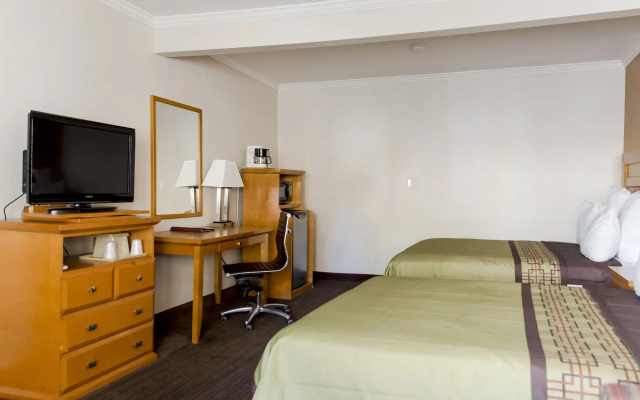 photo 4 of Anaheim Islander Inn and Suites
