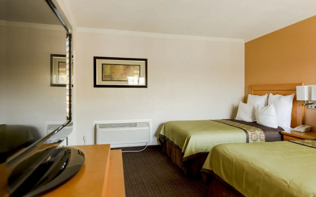photo 5 of Anaheim Islander Inn and Suites