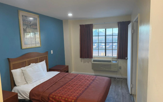 photo 5 of Anaheim National Inn