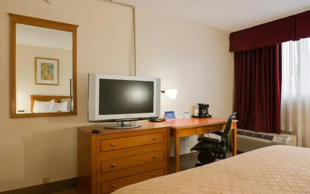 photo 4 of Howard Johnson by Wyndham Fullerton/Anaheim Conference Cntr