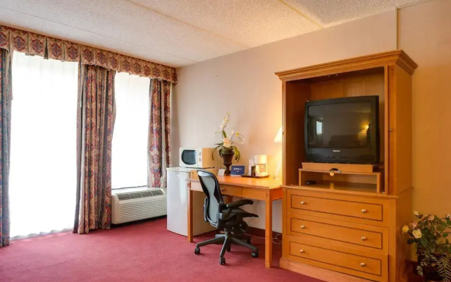 photo 5 of Howard Johnson by Wyndham Fullerton/Anaheim Conference Cntr