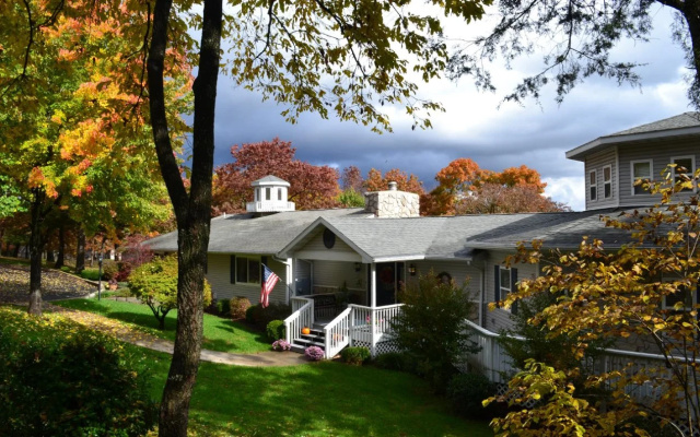 photo 3 of Anchor Inn on The Lake Bed and Breakfast