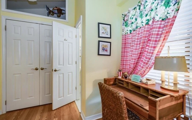 photo 2 of ANCHOR INN - Unit 1 apts