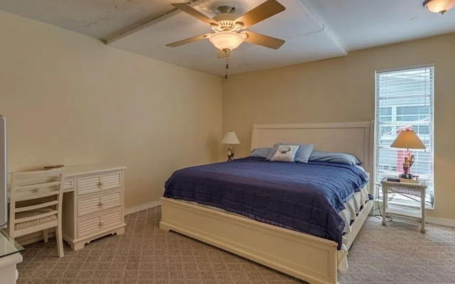 photo 5 of Anchors Away 1 Bedroom Condo by Redawning