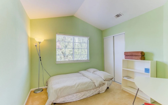 photo 3 of Andrea Way House in Union City 3 Bedrooms 2.5 Bathrooms Home