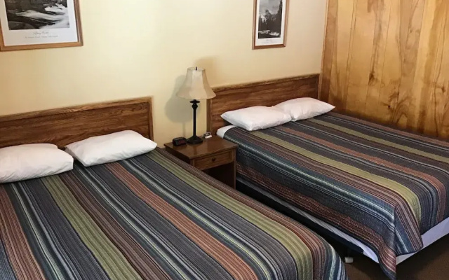 photo 2 of Andruss Motel