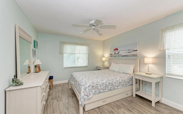 photo 2 of Anna Maria Island Beach Palms 2A