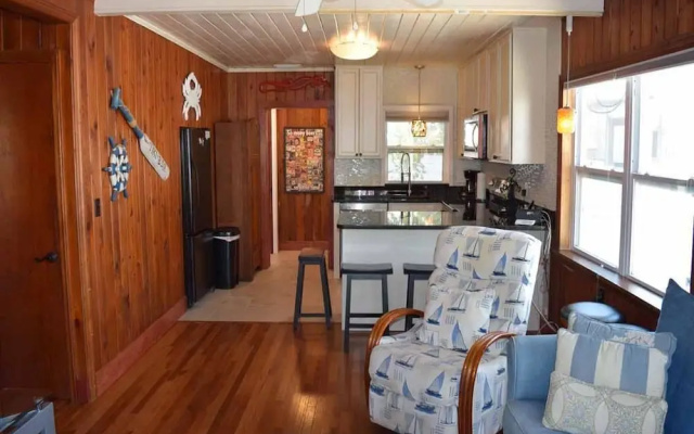 photo 2 of Anna's Cottage by RedAwning