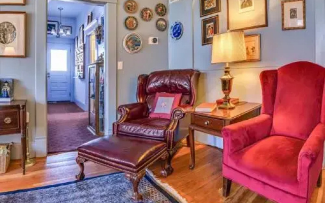 photo 2 of Anne Hathaway House